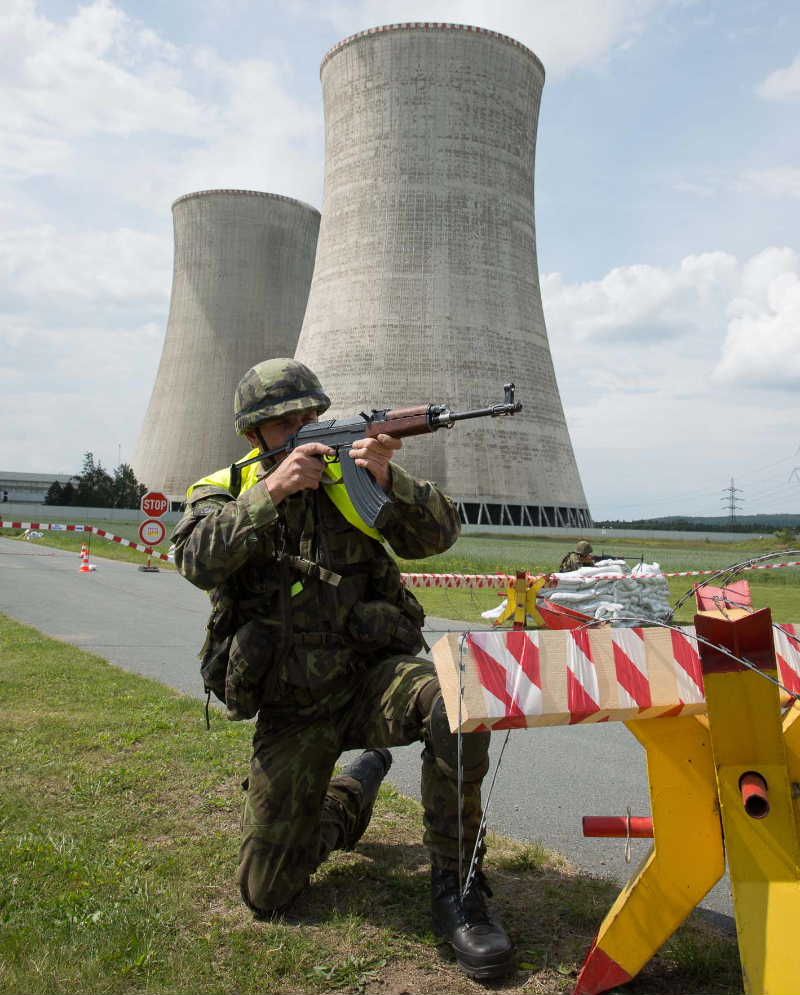 obrázek: Okolí Jaderné elektrárny Dukovany obsadila armáda
