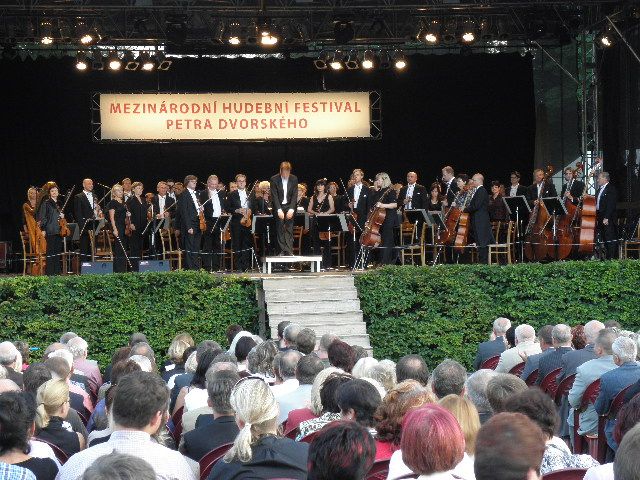 Osm koncertů Mezinárodního hudebního festivalu Petra Dvorského