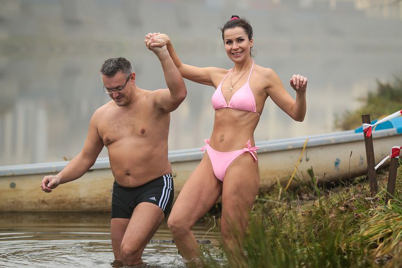 obrázek: Otužilci plavali v Třebíči v řece Jihlavě