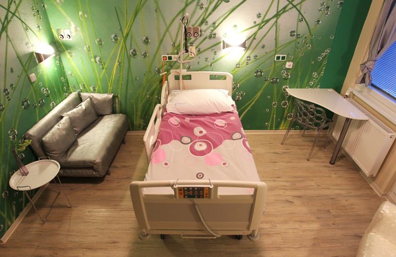 Pacienti na chirurgii mají nový designový pokoj