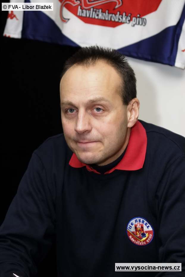 Petr Novák opouští střídačku rebelů