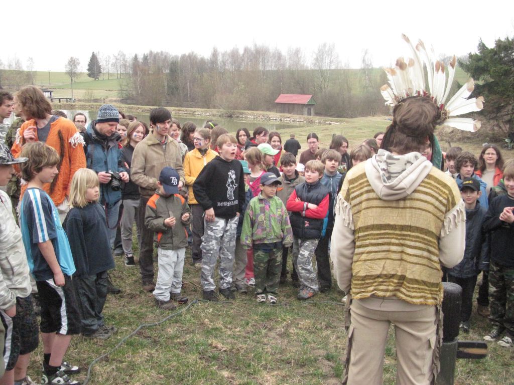Plavba Jitřního poutníka tématem tábora v Rozsochatci
