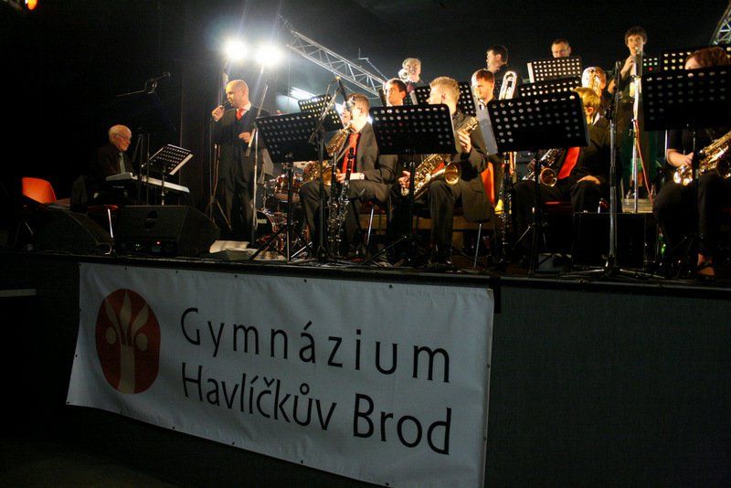 Ples představil brodské gymnázium jako suverénní instituci