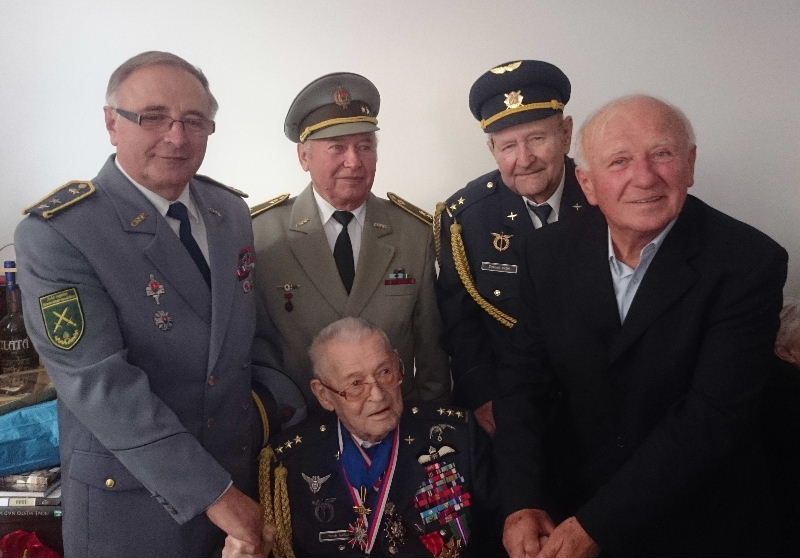 obrázek: Plukovník Imrich Gablech oslavil sté narozeniny