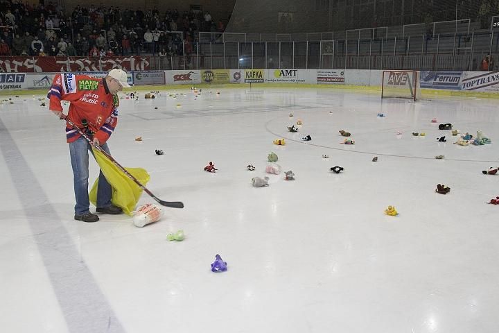 Plyšákový večer v Třebíči pomůže dětem
