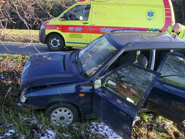 Po poledni havarovala auta u Květinova na Havlíčkobrodsku