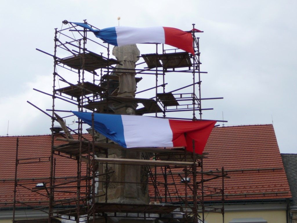 obrázek: Pod francouzskými vlajkami pokračují trhy v Počátkách