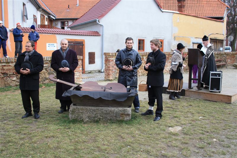 obrázek: Pohřbívání basy a masopustní veselí v Jaroměřicích nad Rokytnou