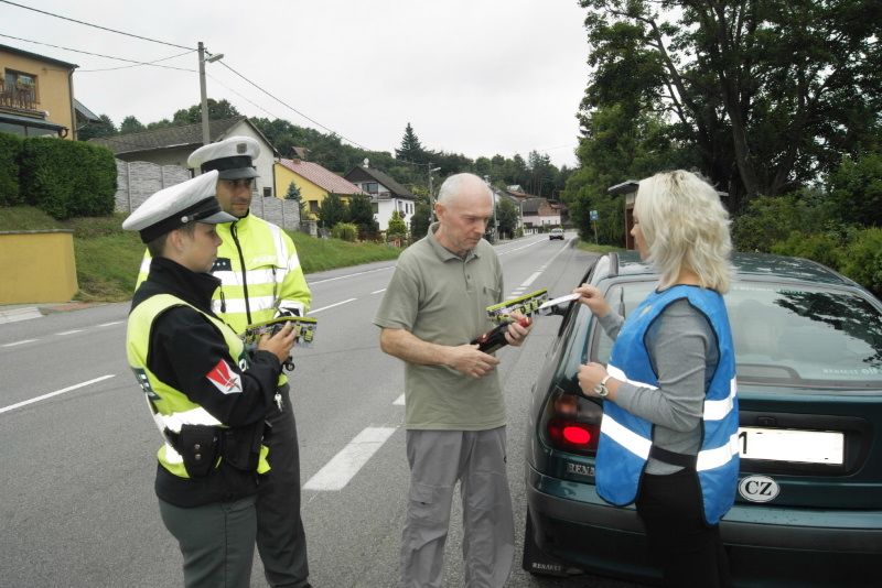 obrázek: Policisté dělali prevenci, řidička přesto usedla za volant opilá