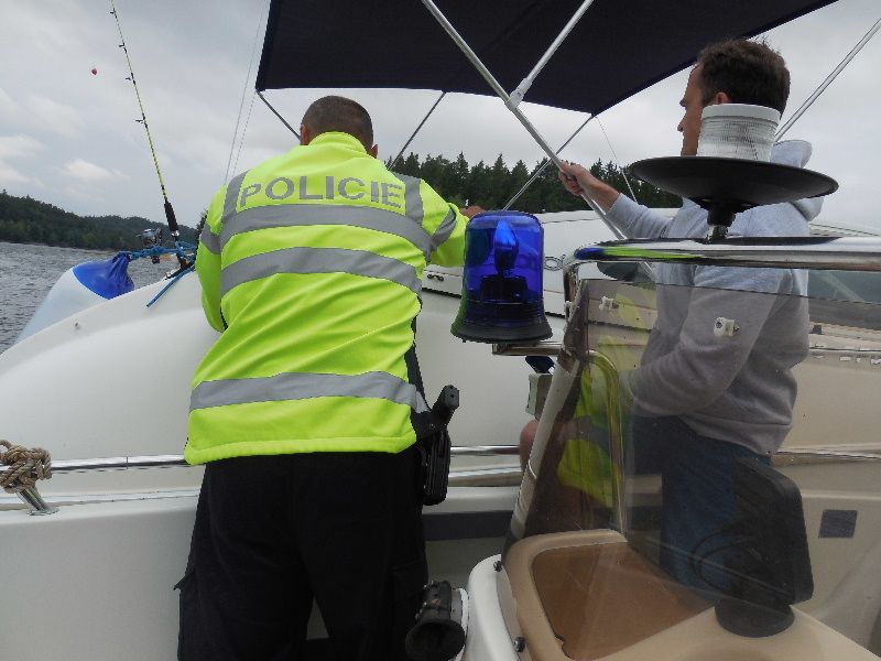 obrázek: Policisté dohlíželi na provoz na Dalešické přehradě