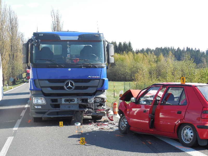obrázek: Policisté hledají svědky čtvrteční nehody za „kasárenskou“ křižovatkou