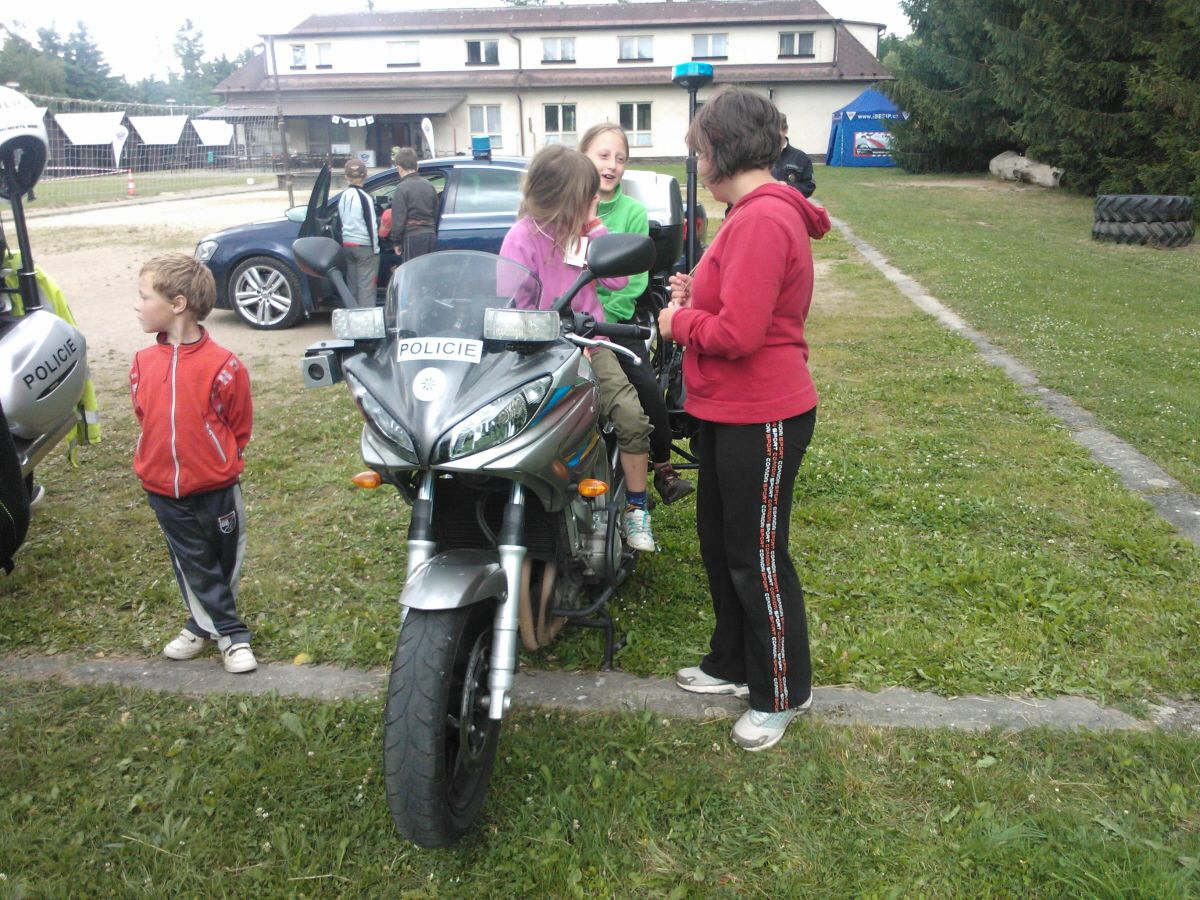 Policisté navštívili dětské letní tábory