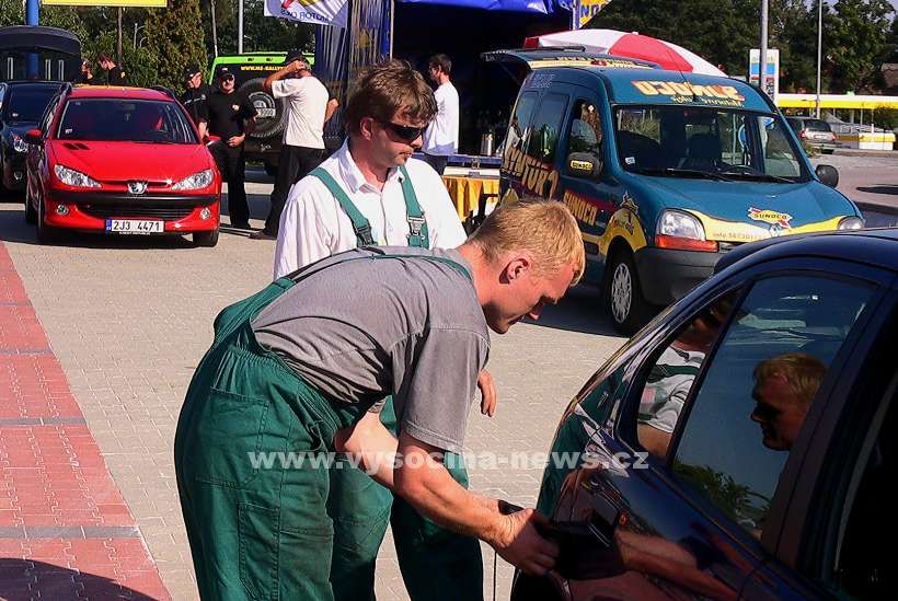 Policisté pomáhají řidičům Vysočiny