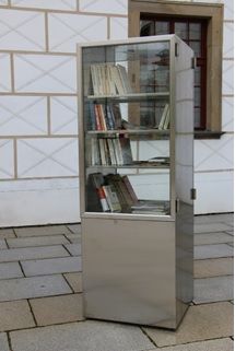 obrázek: Pouliční knihovna znovu našla místo na nádvoří zámku v Třebíči