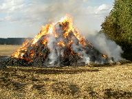 Požár slámy v Jihlávce způsobila technická závada