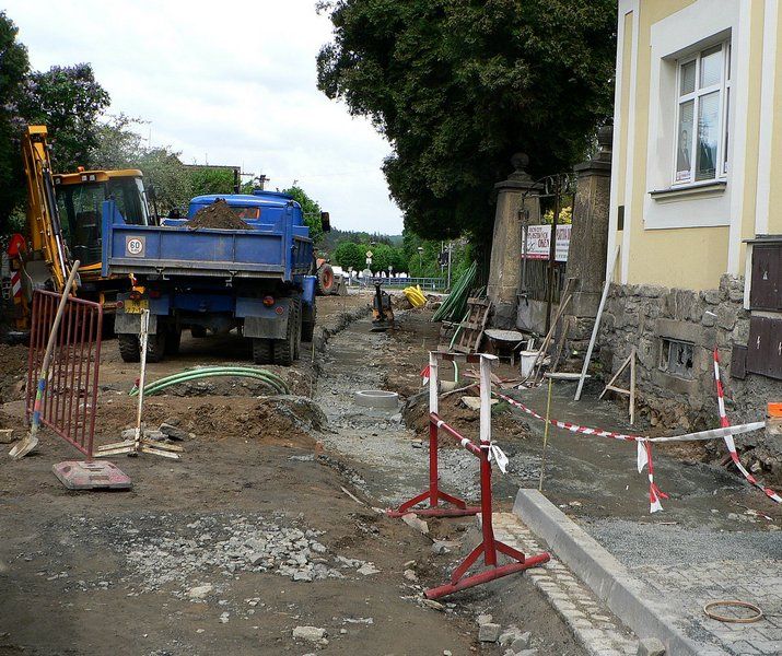 Práce v Nádražní ulici v Ledči pokračují podle harmonogramu