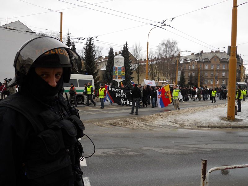 Pravicoví radikálové pochodovali Jihlavou, policie zasahovala proti přívržencům Antify