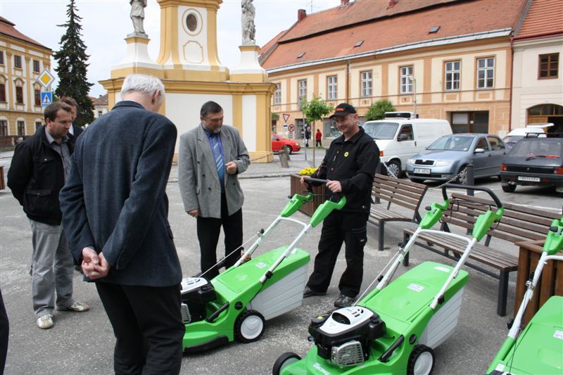 Předávání techniky v Jaroměřicích nad Rokytnou