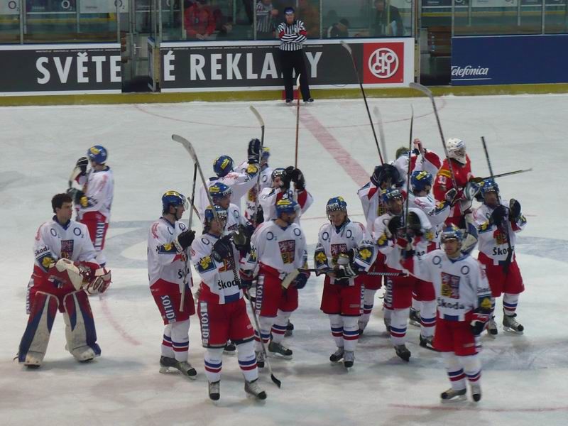 Přeplněná Kotlina tleskala reprezentaci