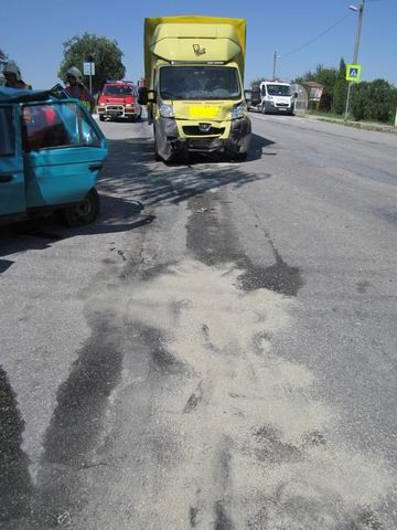 Při srážce tří aut u Štěpanovic se zranilo šest lidí