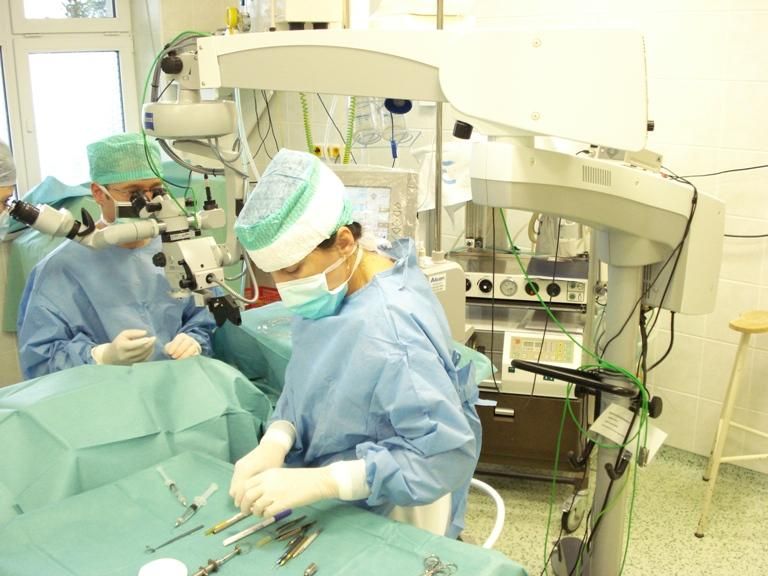 Primát havlíčkobrodské nemocnice – první implantace trifokální čočky