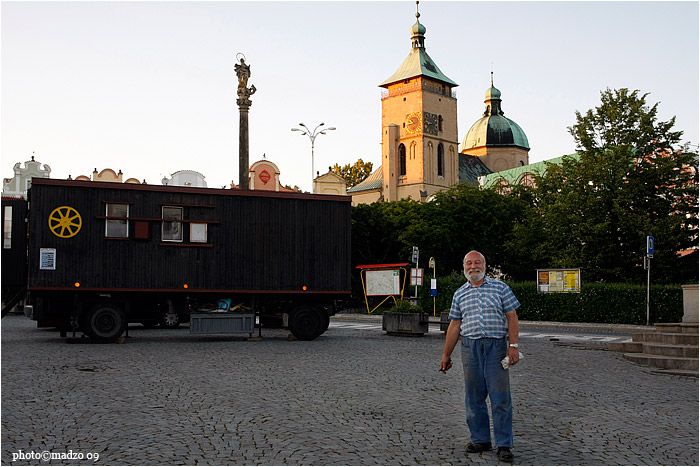 Přípravy na letní kino na havlíčkobrodském náměstí finišují