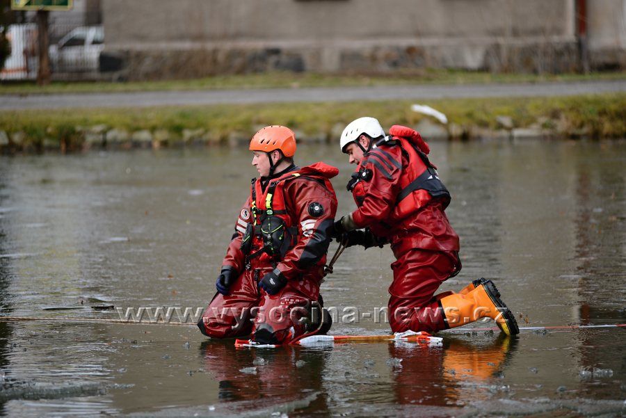Probořený led a záchrana tonoucího v Brodě