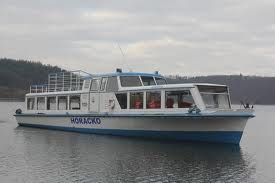 První zimní koupání na Dalešické přehradě