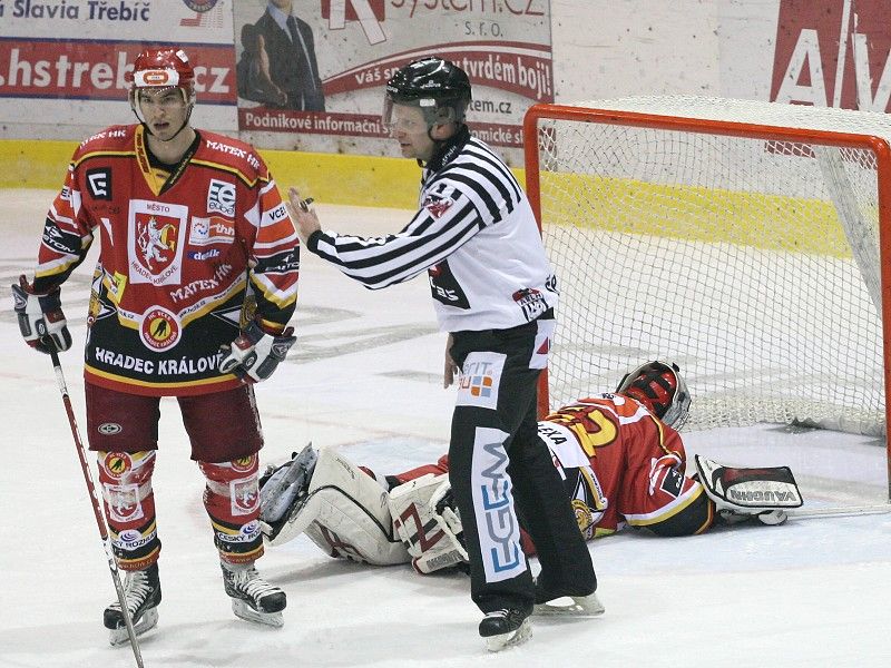Rebelové a Třebíč venku, Dukla hostí Písek