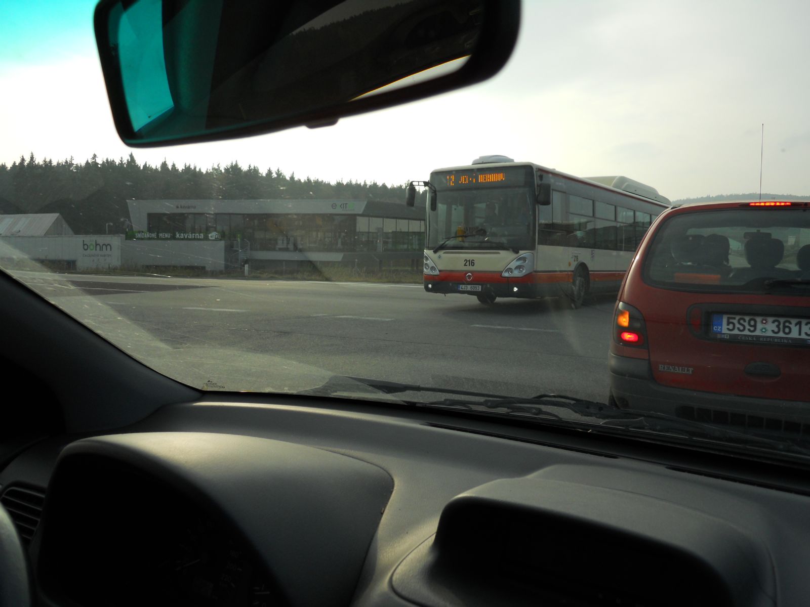 Řešení křižovatky u Tří Věžiček je stále v nedohlednu
