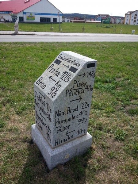 obrázek: Rozcestník na Pikulce ve Ždírci nad Doubravou je opravený