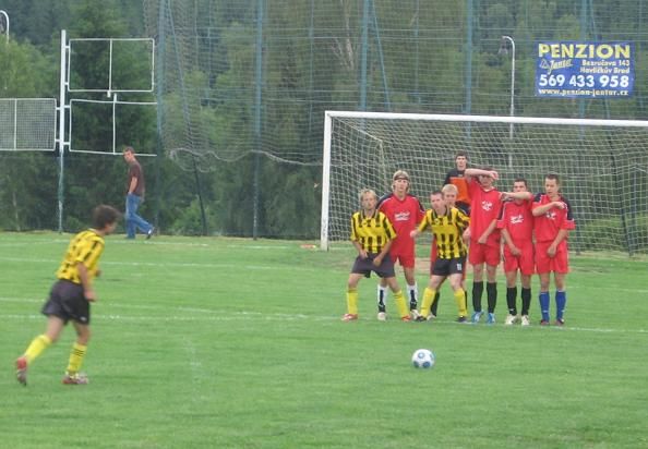 Rozsochatečtí fotbalisté postupují