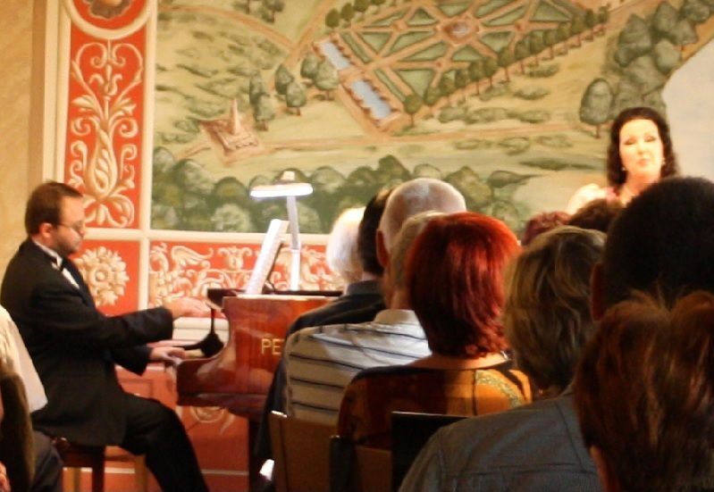 Ruské písně zazněly ve velkém historickém sále zámku ve Valči u Hrotovic