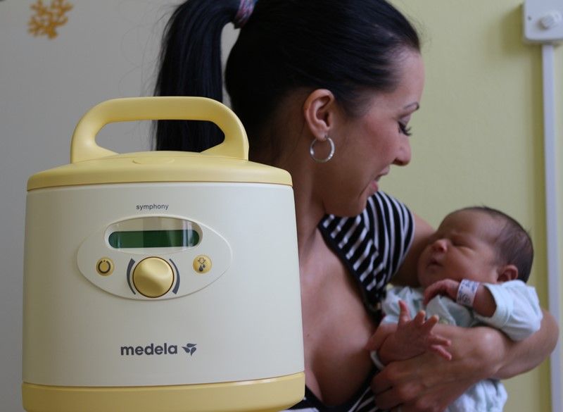 S kojením pomáhají v jihlavské nemocnici nové odsávačky