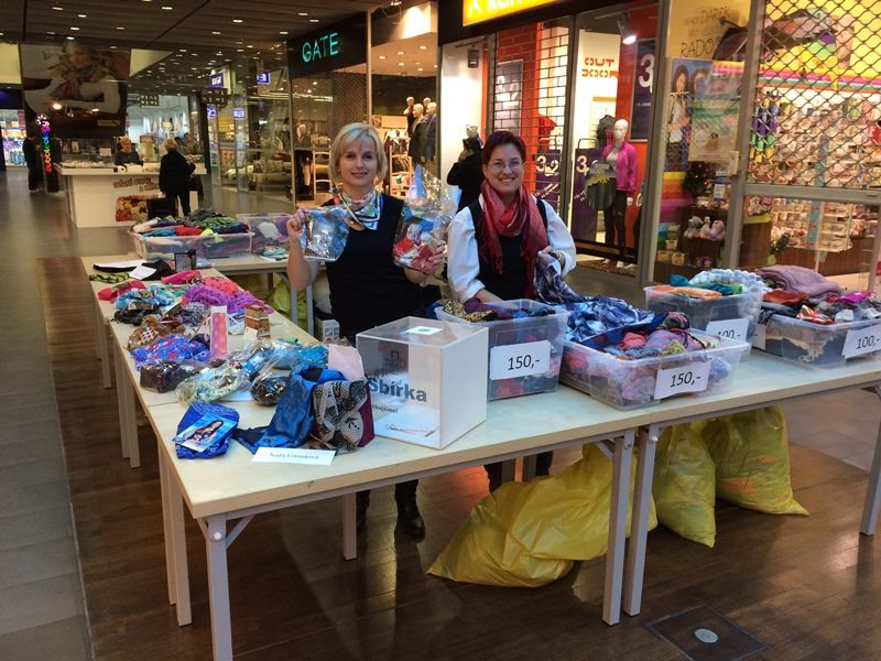 obrázek: Šátky vydělaly v Jihlavě na dvě infuzní pumpy pro děti