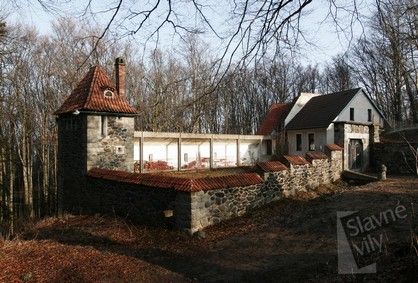 obrázek: Šejnostovy medaile i jeho Větrný zámek na Křemešníku