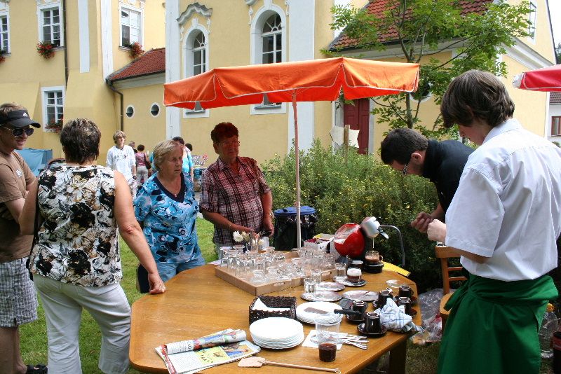 /uws_images/firmy/083199/clanky/seniori-se-setkali-na-zamecke-pouti-v-proseci/000001_h.JPG