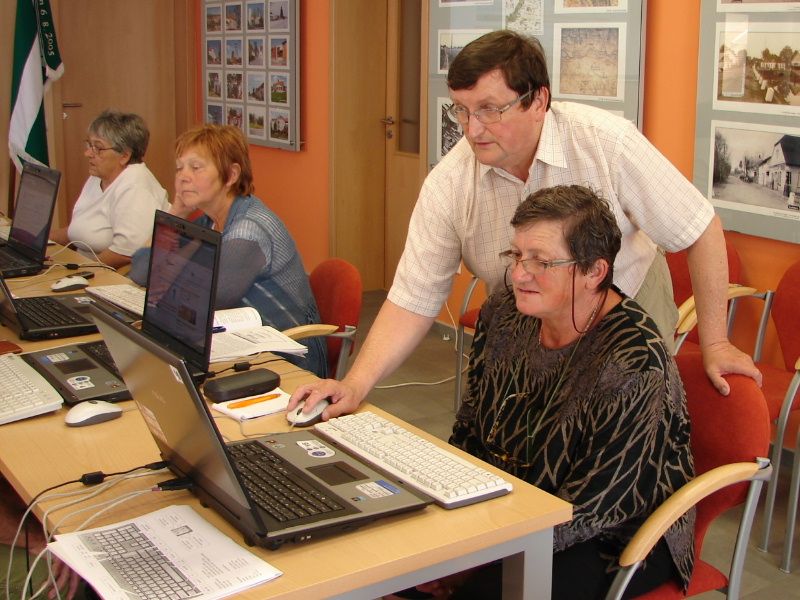Senioři ve Ždírci nad Doubravou ovládli počítače a internet