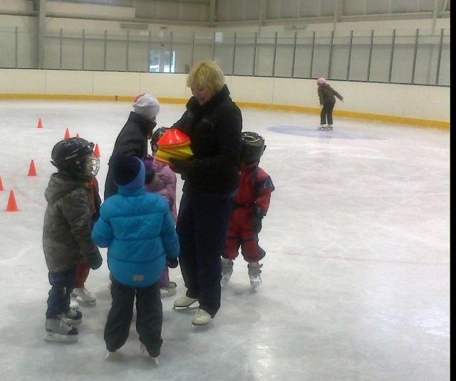 obrázek: Školička bruslení v Ledči nad Sázavou slaví čtvrtý rok existence