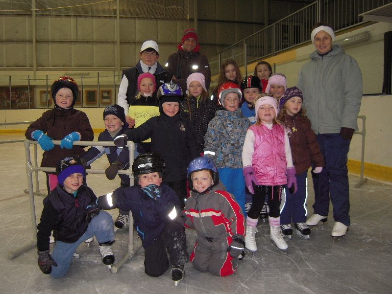 Školička bruslení v Ledči v plném proudu