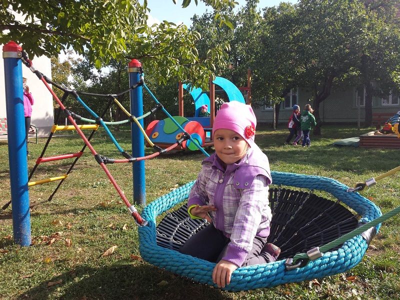 Školka v Suchohrdlech u Miroslavi má nové hřiště