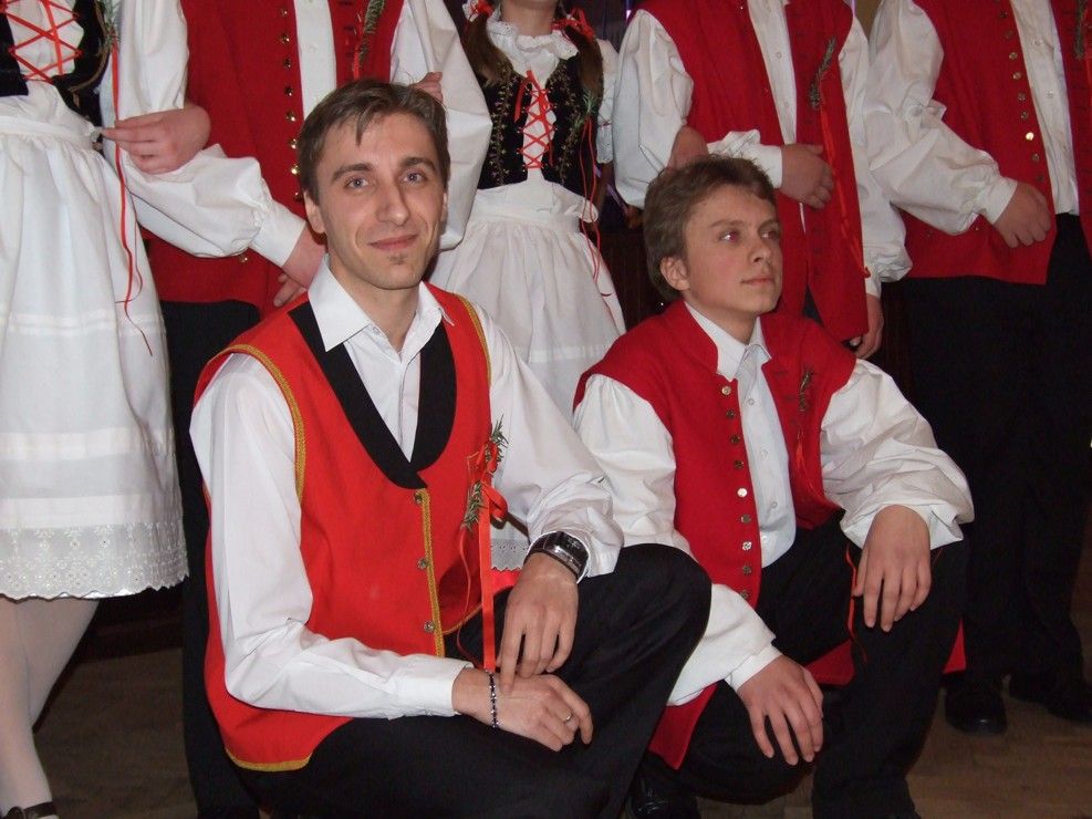 Školní ples v Rouchovanech obrazem