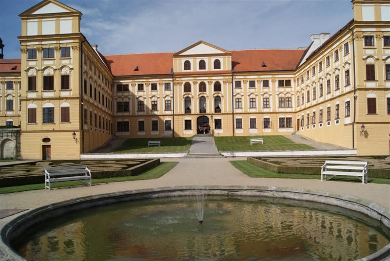 Slavnostně ozářený zámek byl svědkem vyvrcholení festivalu Petra Dvorského
