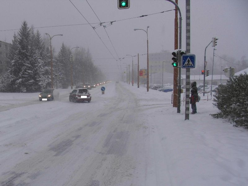 Sníh v pátek prověřil řidiče
