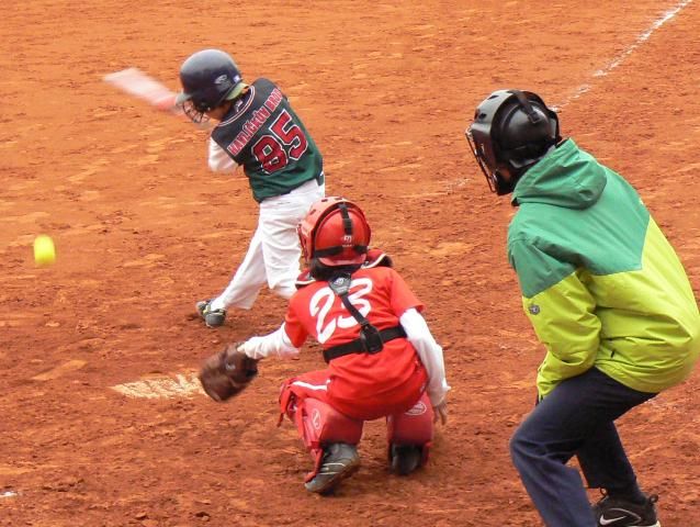 Softbaloví Hroši vítězi prvního kola extraligy žáků