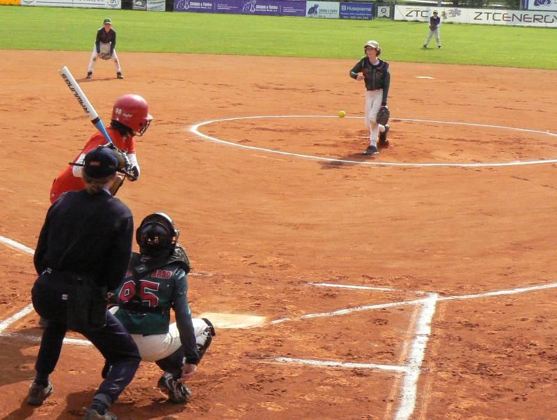 Softbaloví Hroši vítězně v extralize žáků