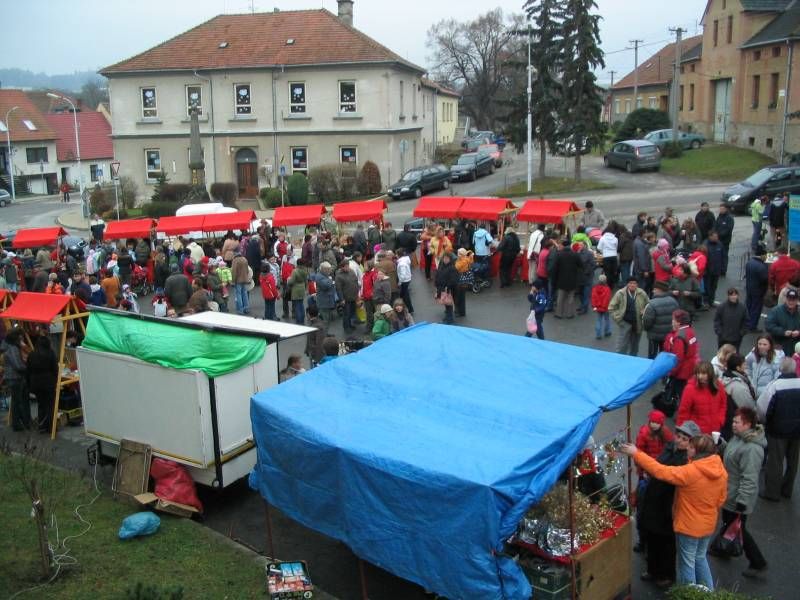 Stařečské náměstí zaplnily vánoční trhy