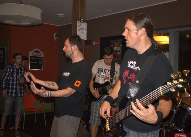 Stay Happy Tour 2015 v brodském klubu Oko