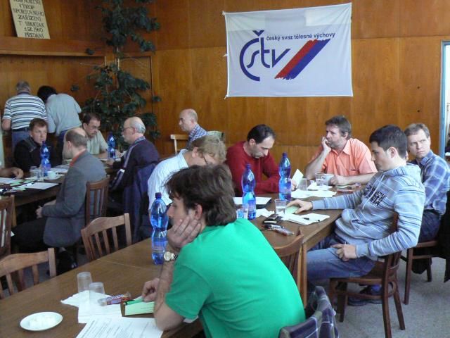 Stolní tenisté pogratulovali na krajské konferenci Bohuslavu Šilhánovi