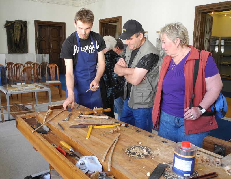 obrázek: Studenti restaurují ve Velkém Meziříčí předměty ze sbírek muzea